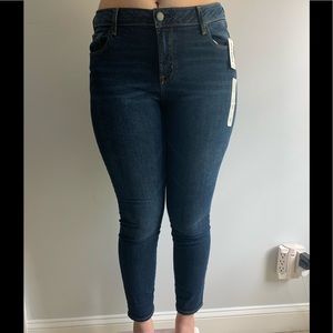 Old Navy Rockstar Super Skinny Mid-rise 12 Short